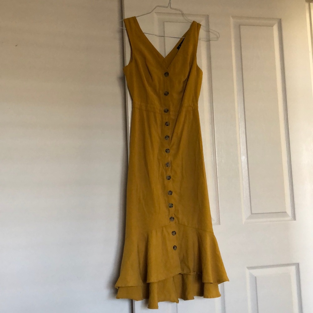 Lulus Yellow midi dress size XSmall. Worn only 3 x’s in excellent condition